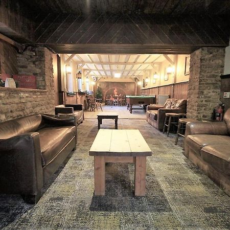 The Kings Arms Hotel Чипинг Нортън Екстериор снимка