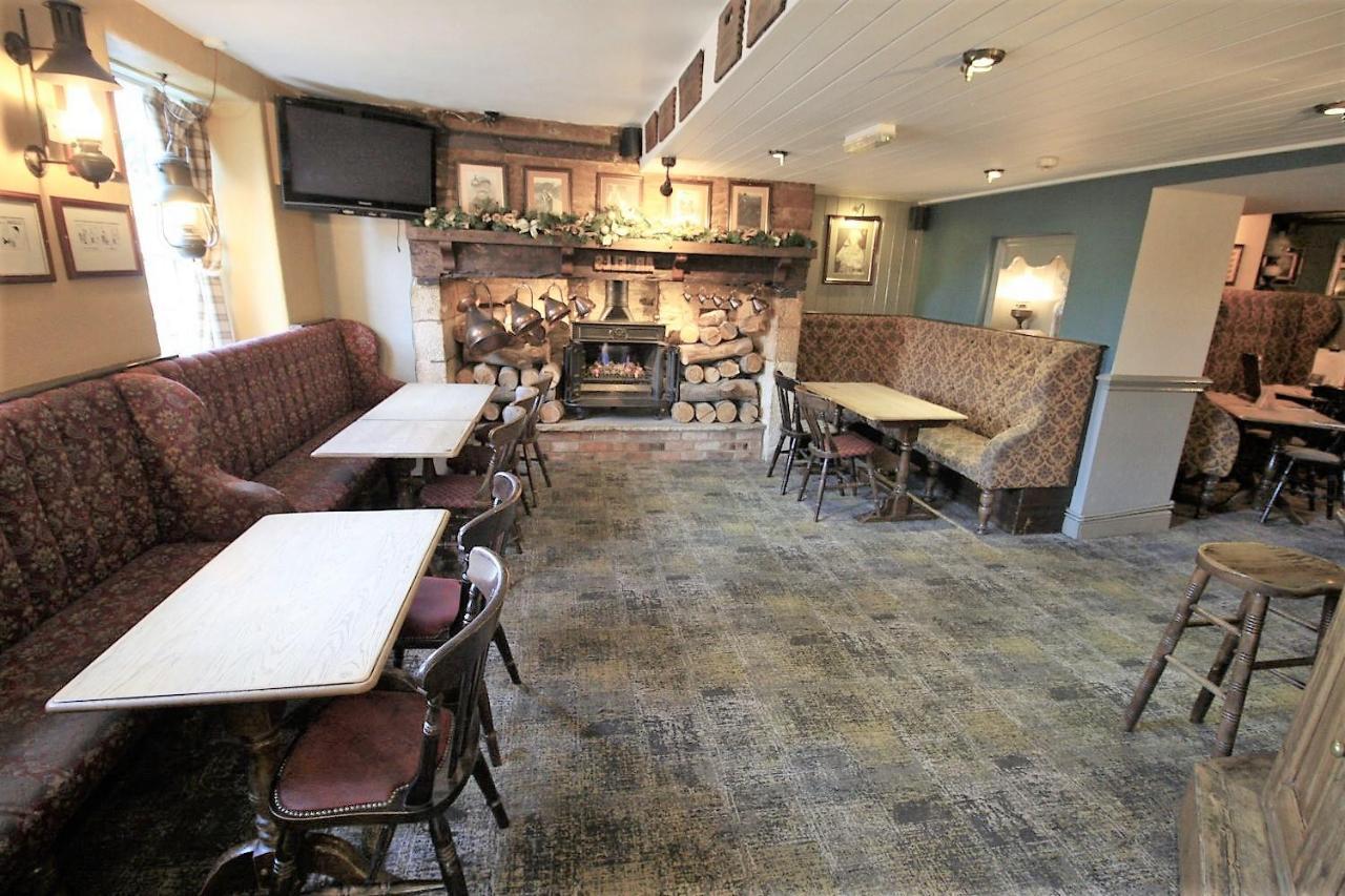 The Kings Arms Hotel Чипинг Нортън Екстериор снимка