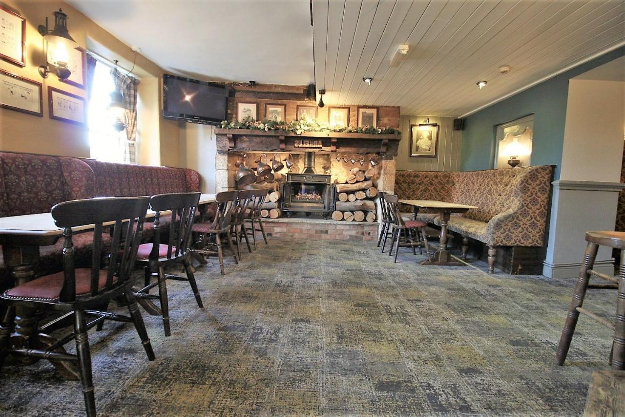 The Kings Arms Hotel Чипинг Нортън Екстериор снимка
