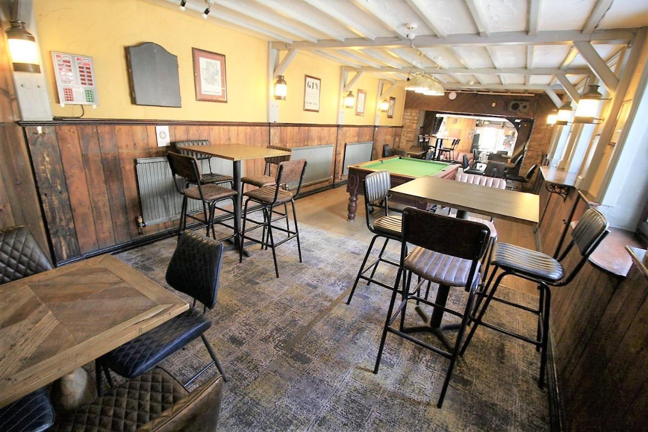 The Kings Arms Hotel Чипинг Нортън Екстериор снимка