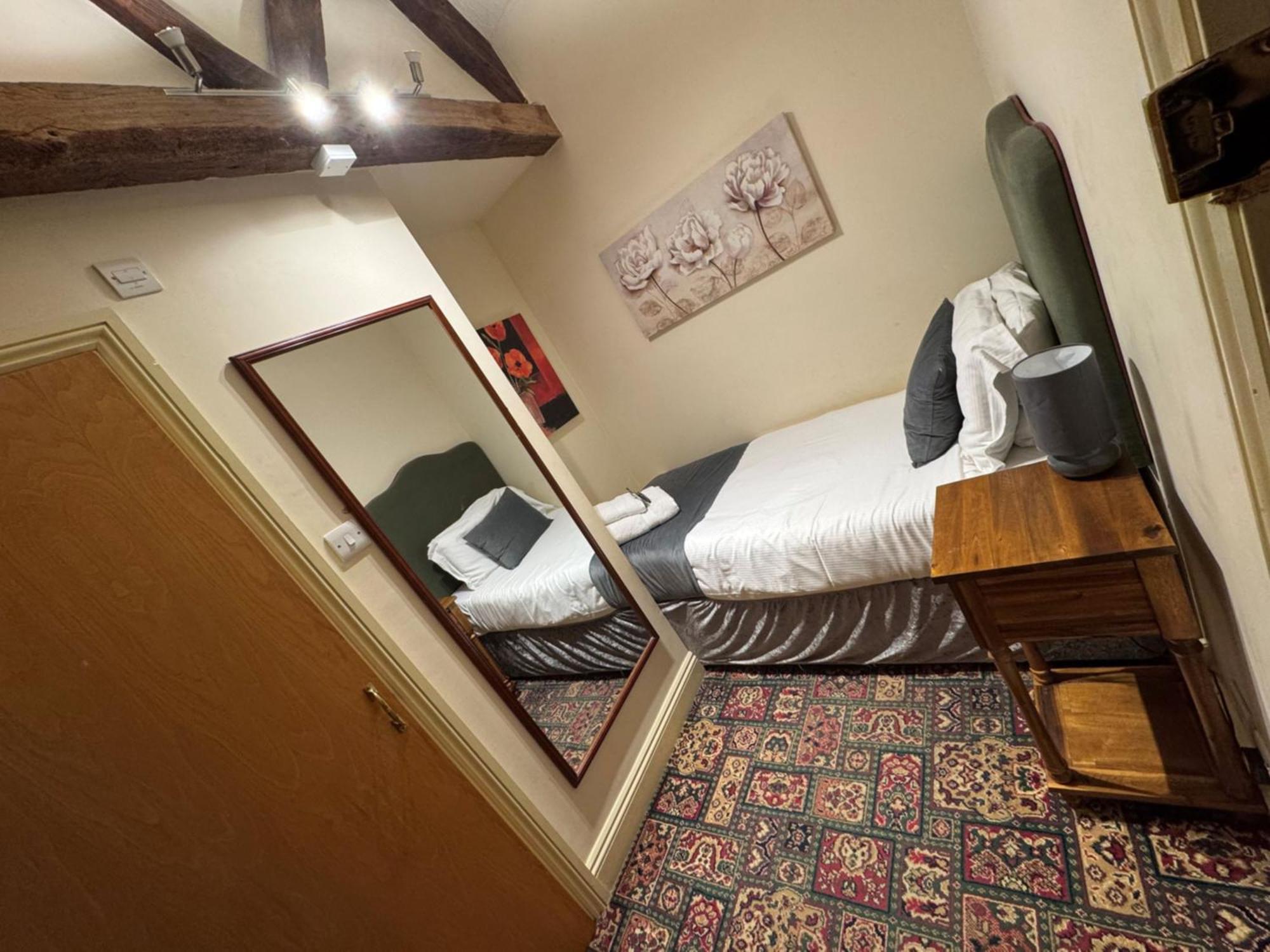 The Kings Arms Hotel Чипинг Нортън Стая снимка