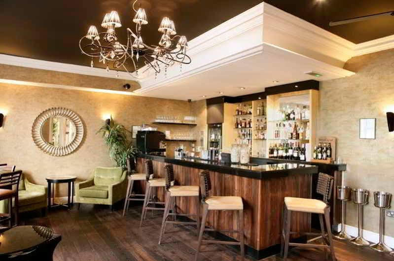 The Kings Arms Hotel Чипинг Нортън Екстериор снимка